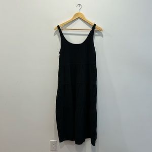 Aritzia Wilfred Firefly midi dress in Black. Size small.